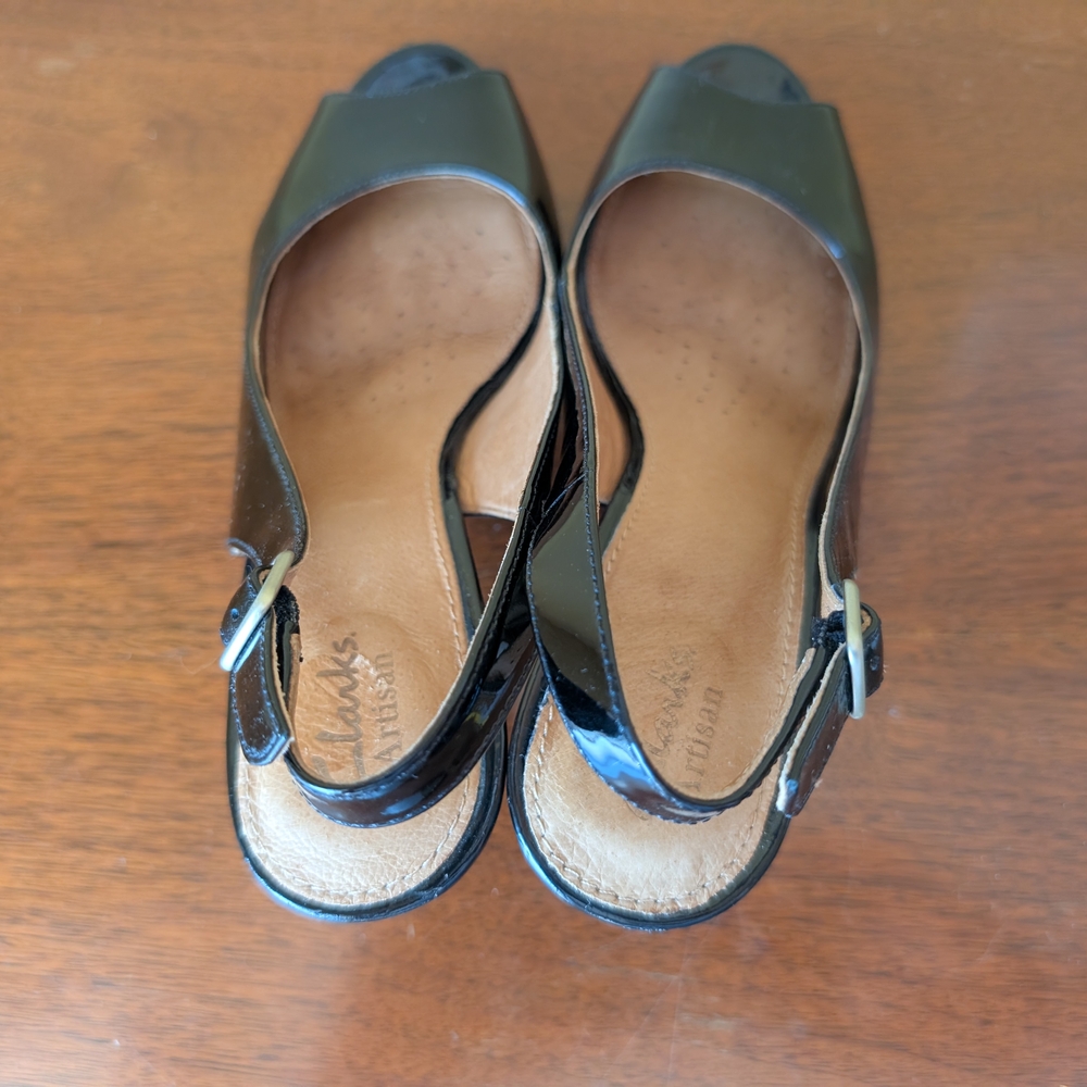 Clarks Artisan Black Patent Leather Peep-Toe Slingback Heels Sz 8M - Picture 7 of 10